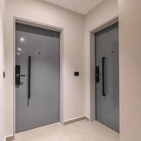 Apartment Two Steps 2 *